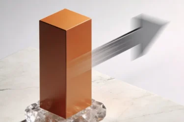 Sự tin cậy quan trọng hơn tốc độ — Khách hàng thực sự trả tiền cho điều gì trong kỷ nguyên AI